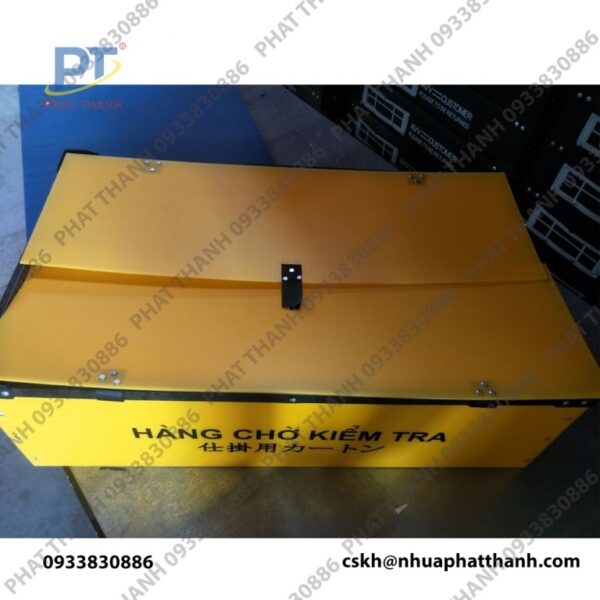 thung nhua danpla thuong hai lop mau vang co nap 3 768x768 1